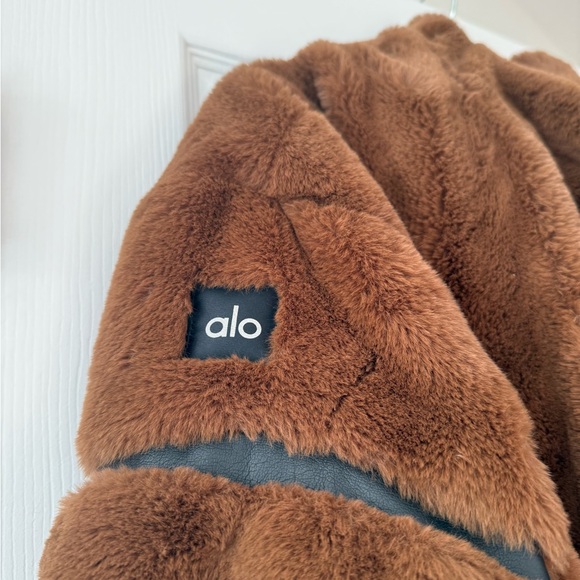 ALO Yoga Knockout Faux Fur Hooded Oversized Coat Jacket Chocolate Brown - Picture 7 of 15